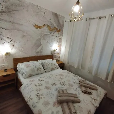 Ela Apartment *