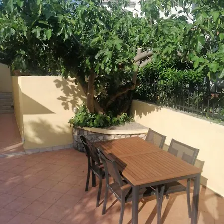 Ela Apartment *